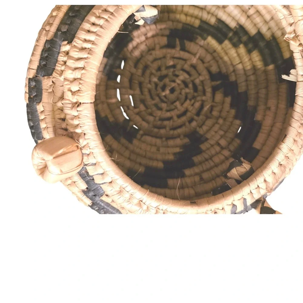 Sweetgrass Basket‎ Tan Black Woven Straw Globe Lid Small